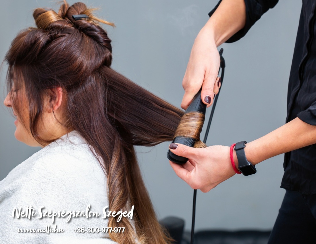 Szeged, Fodrászat, hajsütővas, hajgöndörítés Hajsütővasas göndörítés – Gyönyörű loknik a Netti Beauty Szépségszalonban (Szeged)